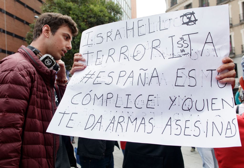 Pro-Palestinian demonstrators boycott the presentation of the Spanish candidate to Eurovision, Miki Nunez leaving for Eurovision 2019 on 8 May 2019 in Madrid, Spain. [Eduardo Parra/Getty Images]