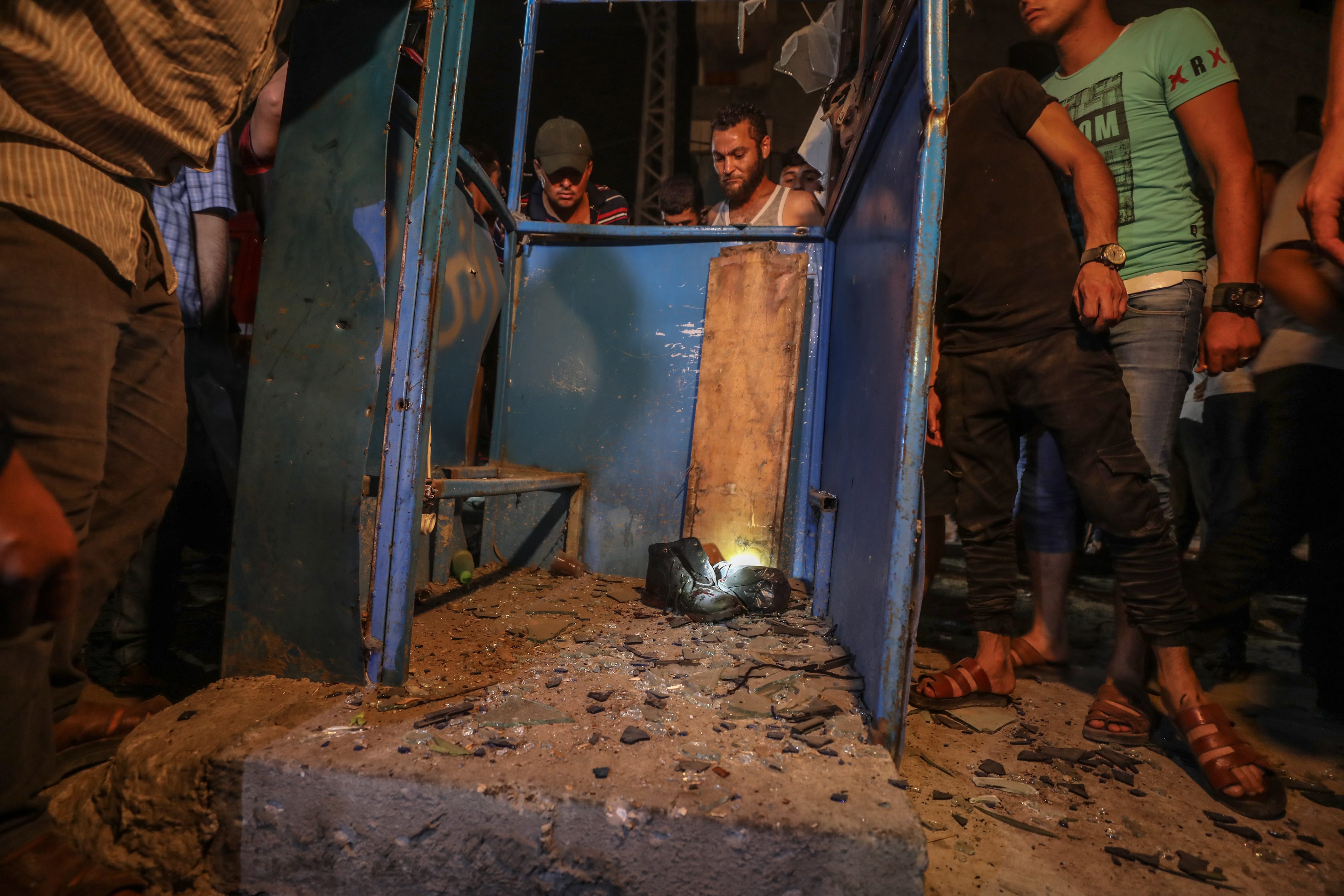 Explosions hit Gaza police checkpoints, three dead – Middle East Monitor