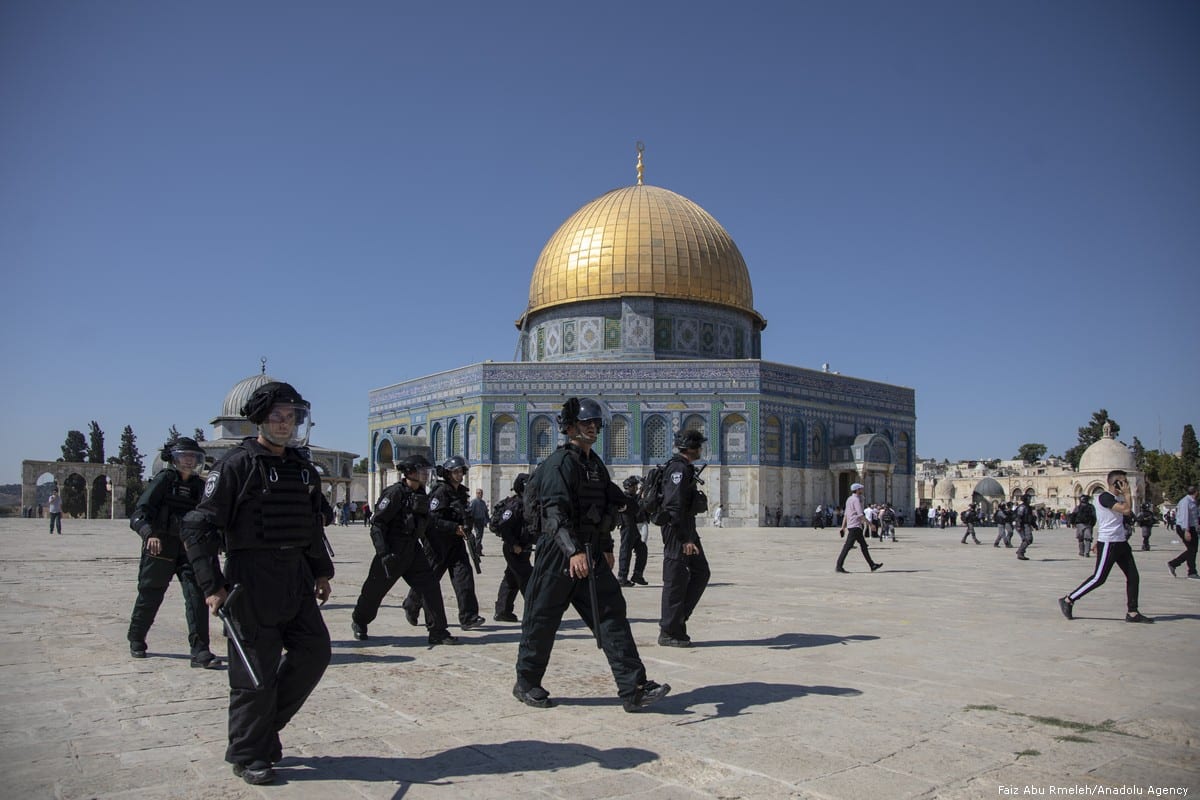 Israeli forces attack Palestinian worshipers, who wanted to stop fanatic Jews' raids, in Jerusalem’s flashpoint Al-Aqsa mosque complex, injuring at least 37, in Jerusalem on 11 August 2019. [Faiz Abu Rmeleh - Anadolu Agency]