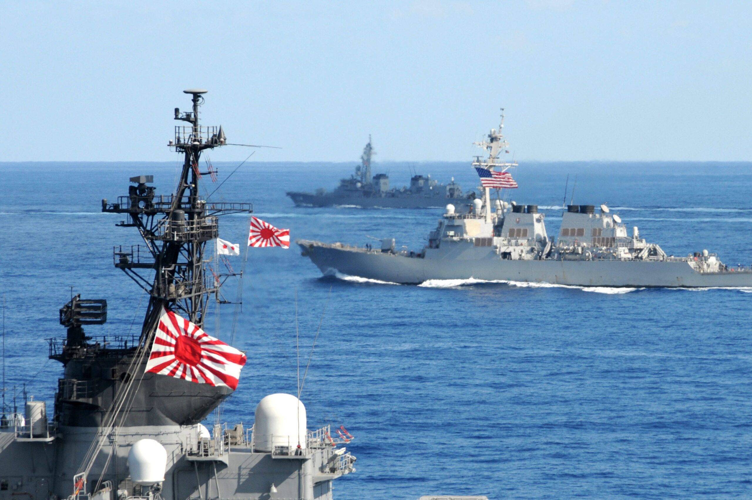 US Navy and Japan Maritime Self-Defense Force (JMSDF) ships [US Navy photo/Mass Communication Specialist 3rd Class Jacob D. Moore/Released]