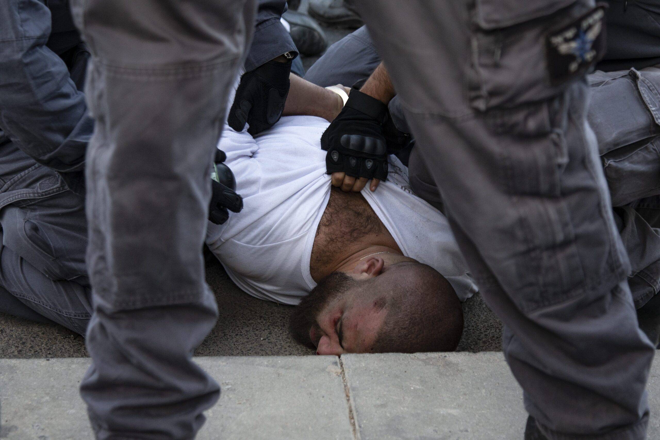 Israeli forces brutally arrest a Palestinian man in Jerusalem on 1 October 2019 [Faiz Abu Rmeleh/Anadolu Agency]