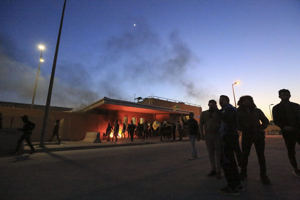 Outraged Iraqi protesters storm the US Embassy in Baghdad, protesting Washington's attacks on armed battalions belong to Iranian-backed Hashd al-Shaabi forces on 31 December 2019. [Murtadha Sudani - Anadolu Agency]