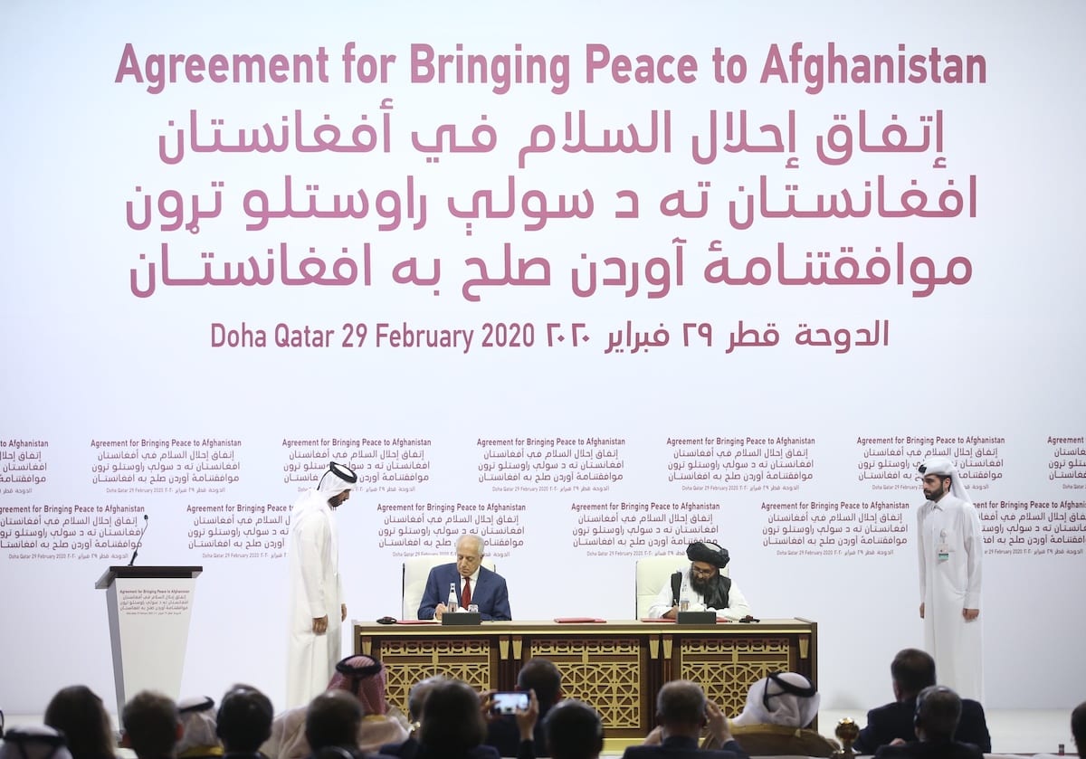 US Special Representative for Afghanistan Reconciliation Zalmay Khalilzad (L) and Taliban co-founder Mullah Abdul Ghani Baradar (R) sign a peace agreement between US, Taliban, in Doha, Qatar on 29 February 2020. [Fatih Aktaş - Anadolu Agency]