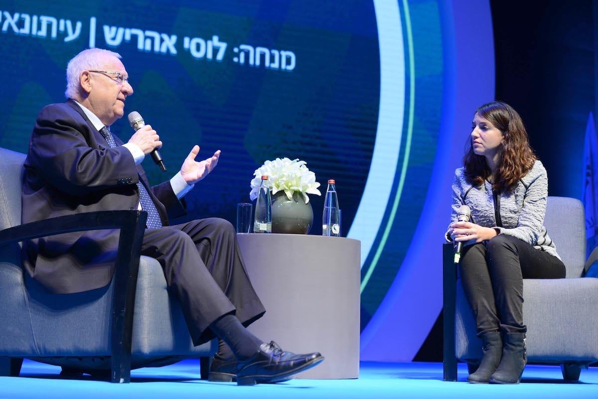 Palestinian-Israeli news presenter Lucy Aharish with Israeli president Reuven Rivlin, on 23 November 2015 [Wikimedia]
