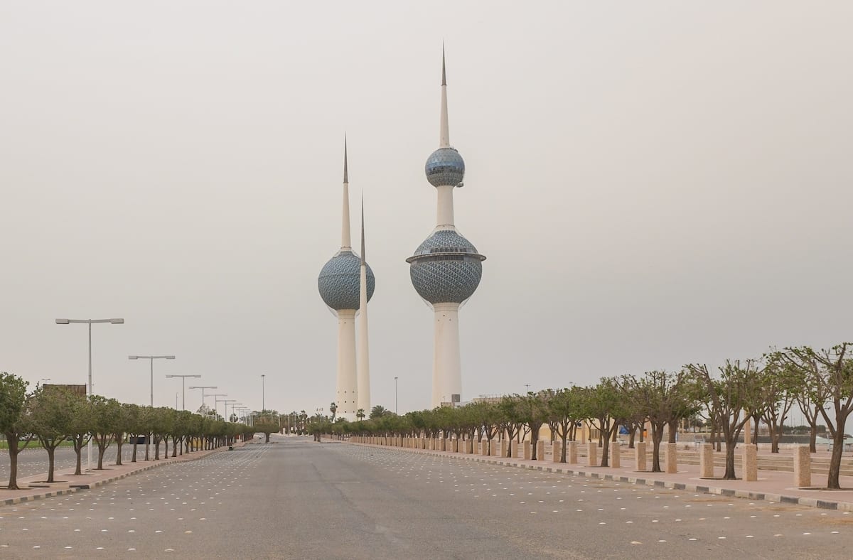 A photo shows empty surroundings of a touristic landmark of Kuwait City amid the coronavirus (COVID-19) pandemic in Kuwait on 1 April 2020. [Jaber Abdulkhaleg - Anadolu Agency]