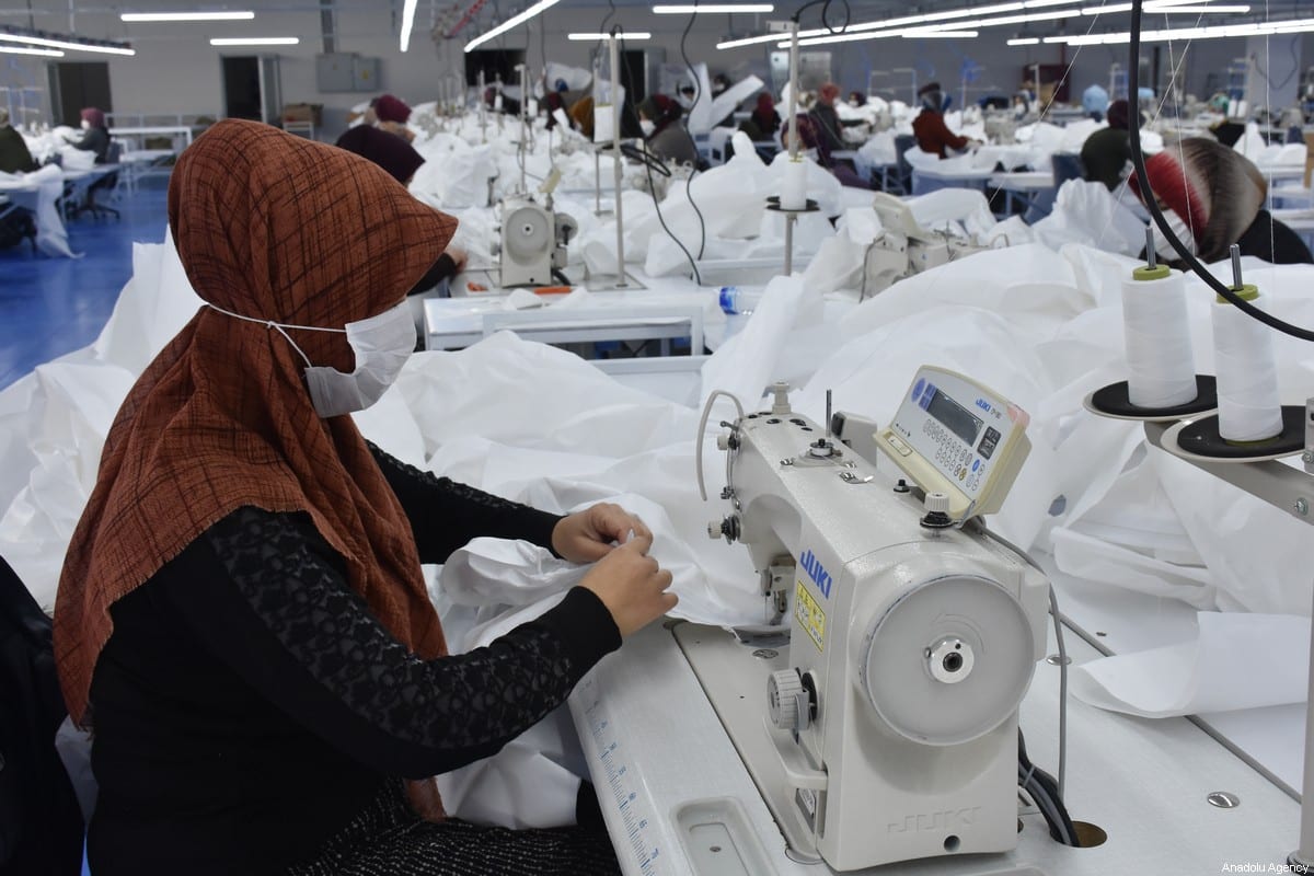 Textile factory turned into medical suits production plant in Turkey’s