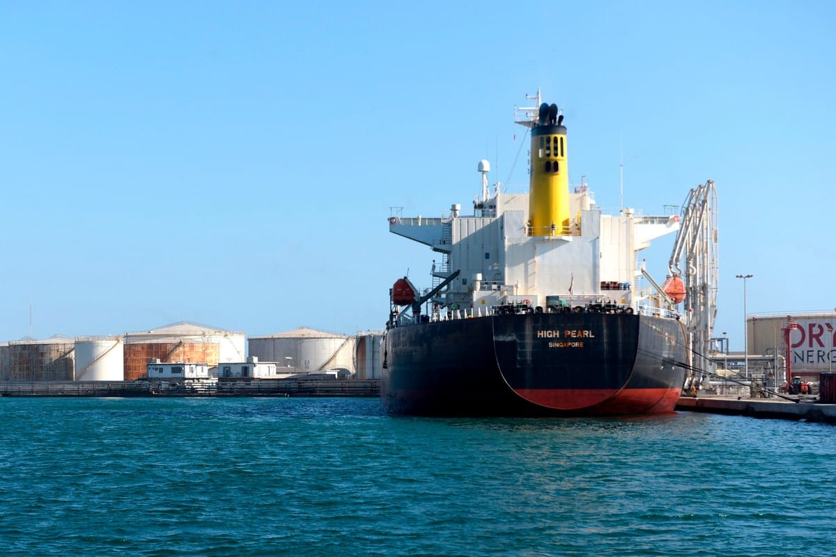 Oil tanker docked in a port in Dakar on 2 March 2018 [SEYLLOU/AFP/Getty Images]