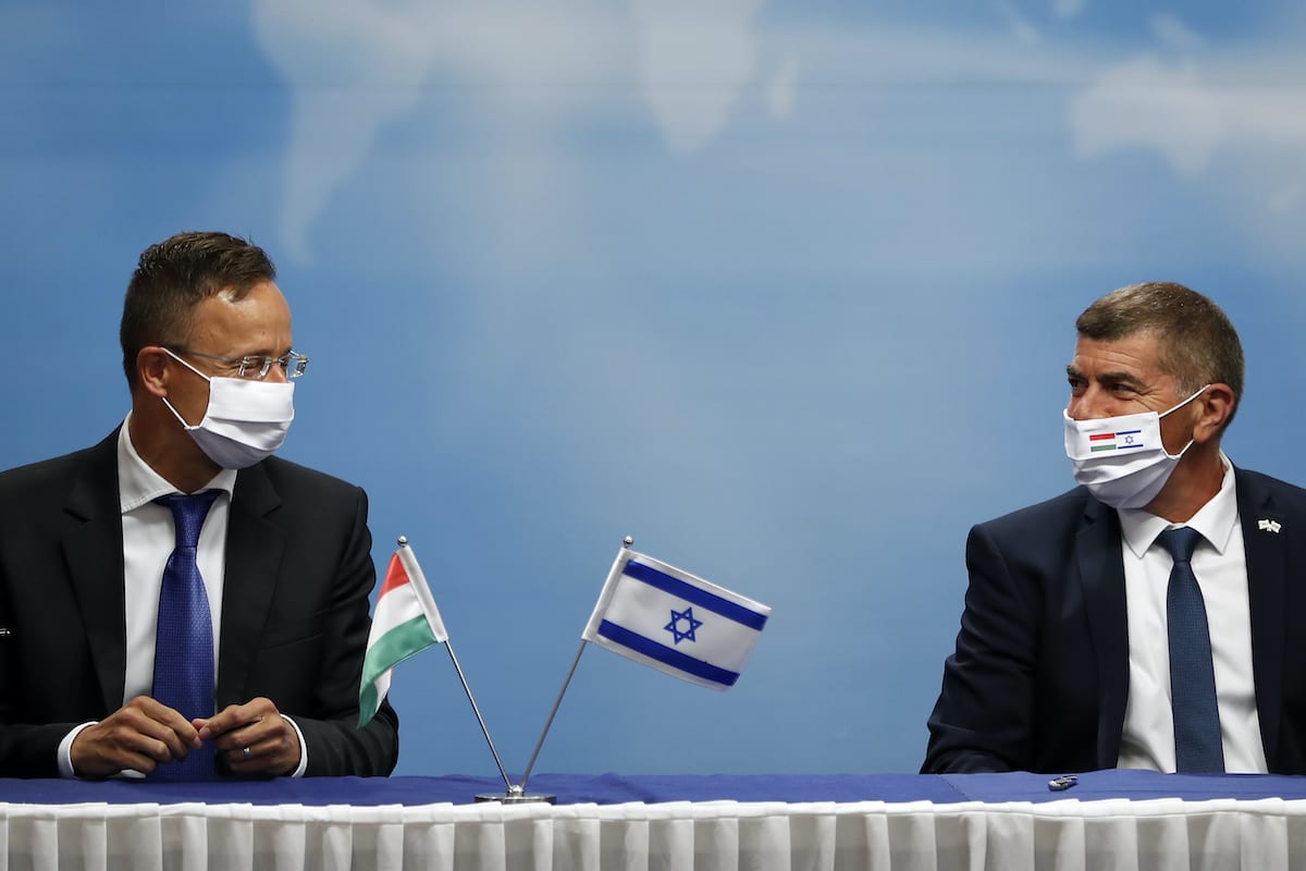 Israeli Foreign Minister Gabi Ashkenazi (R) and his Hungarian counterpart Peter Szijjarto deliver joint statements during their meeting in Jerusalem, on 20 July 2020. [RONEN ZVULUN/POOL/AFP via Getty Images]