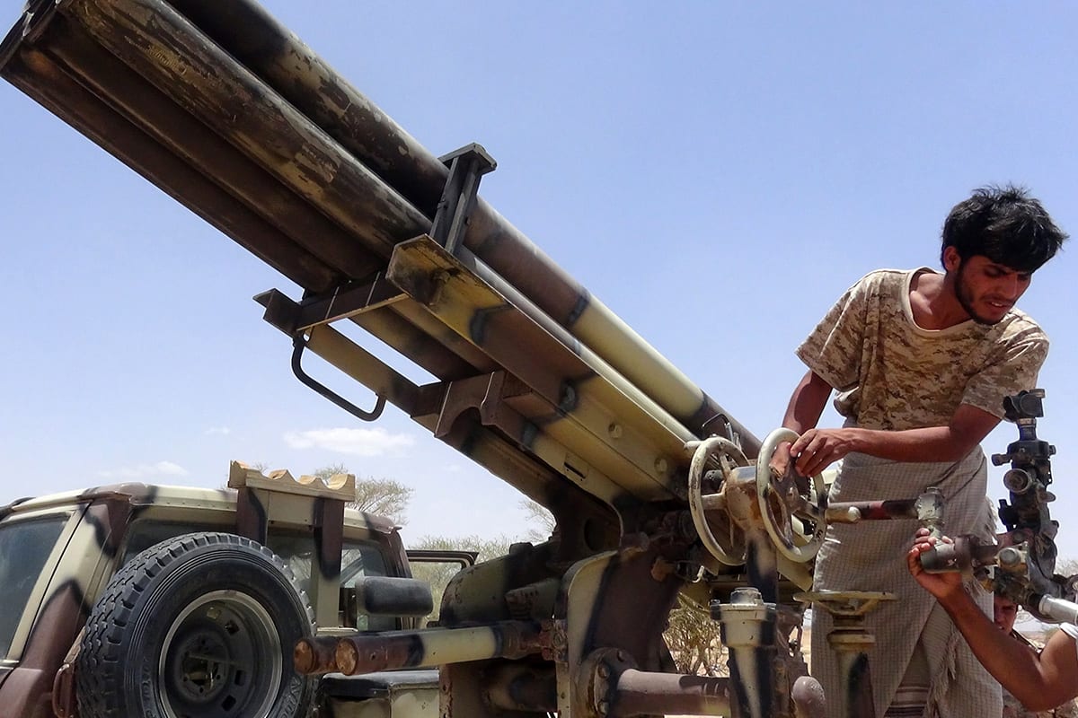 Yemeni tribesmen hold positions in Marib city on 12 May 2015 [AFP/Getty Images]