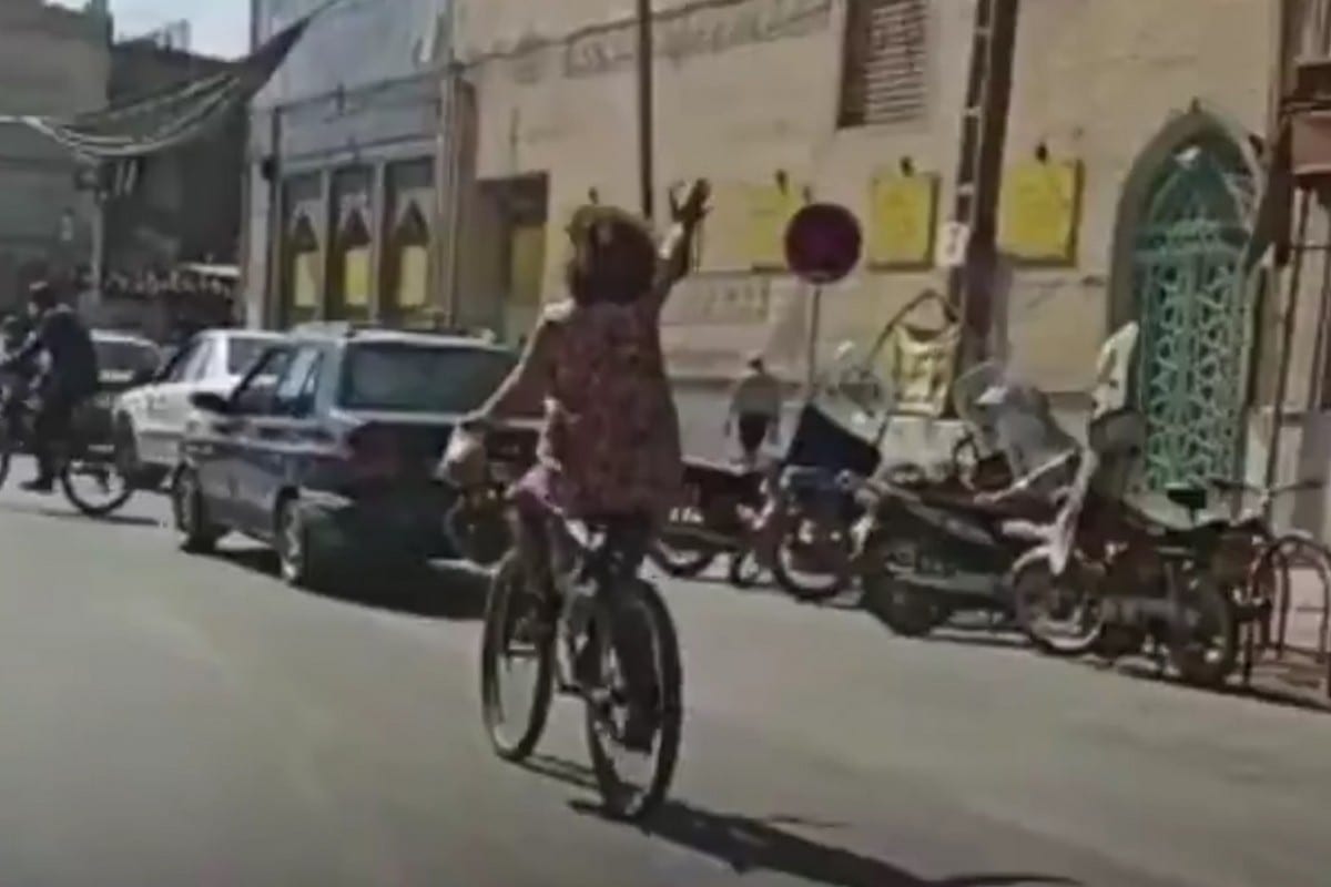 An Iranian woman can been seen cycling in Najafabad, Iran on 20 October 2020 [Masih Alinejad/Twitter]