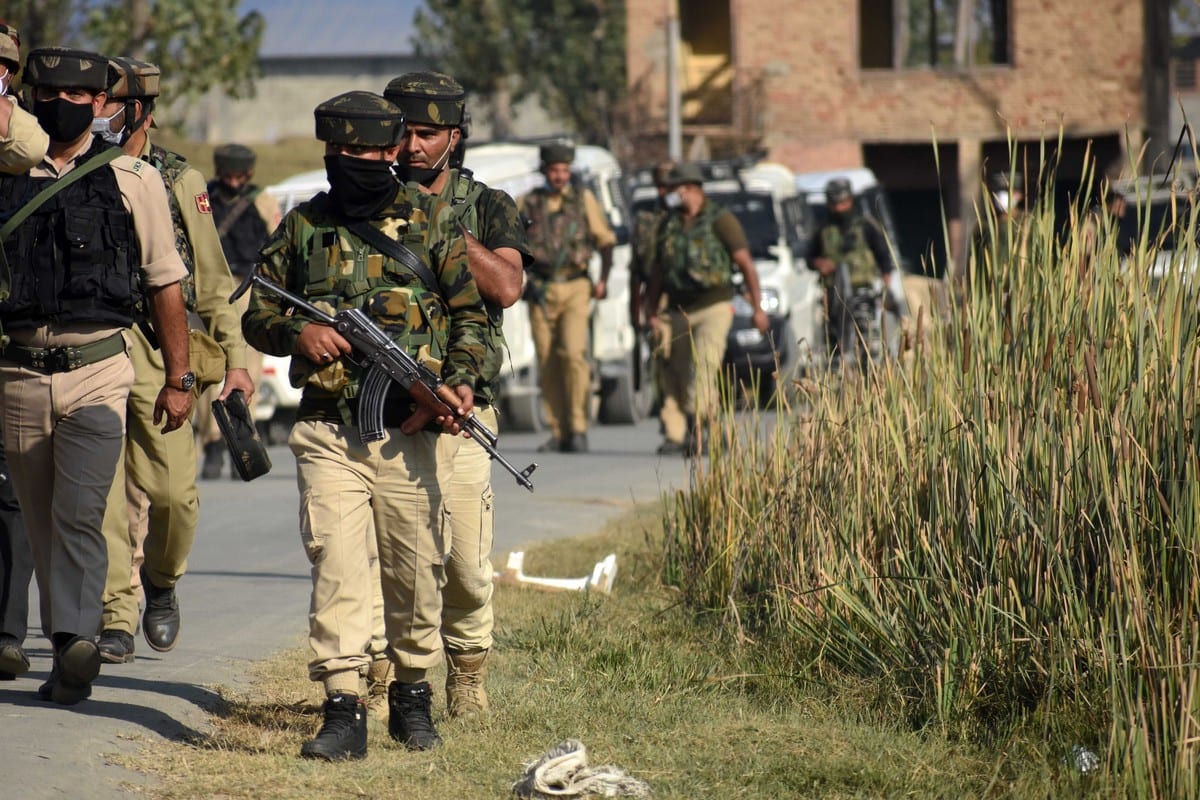 KASHMIR, INDIA-OCTOBER 05 : Indian policemen arrive at the spot of shootout on the outskirts of Srinagar on October 05, 2020.Two Indian Central Reserve Police Forces (CRPF) soldiers were killed and three others sustained injuries after suspected militants attacked a forces party at Kandizal area of Pampore in south Kashmir's Pulwama. ( Faisal Khan - Anadolu Agency )