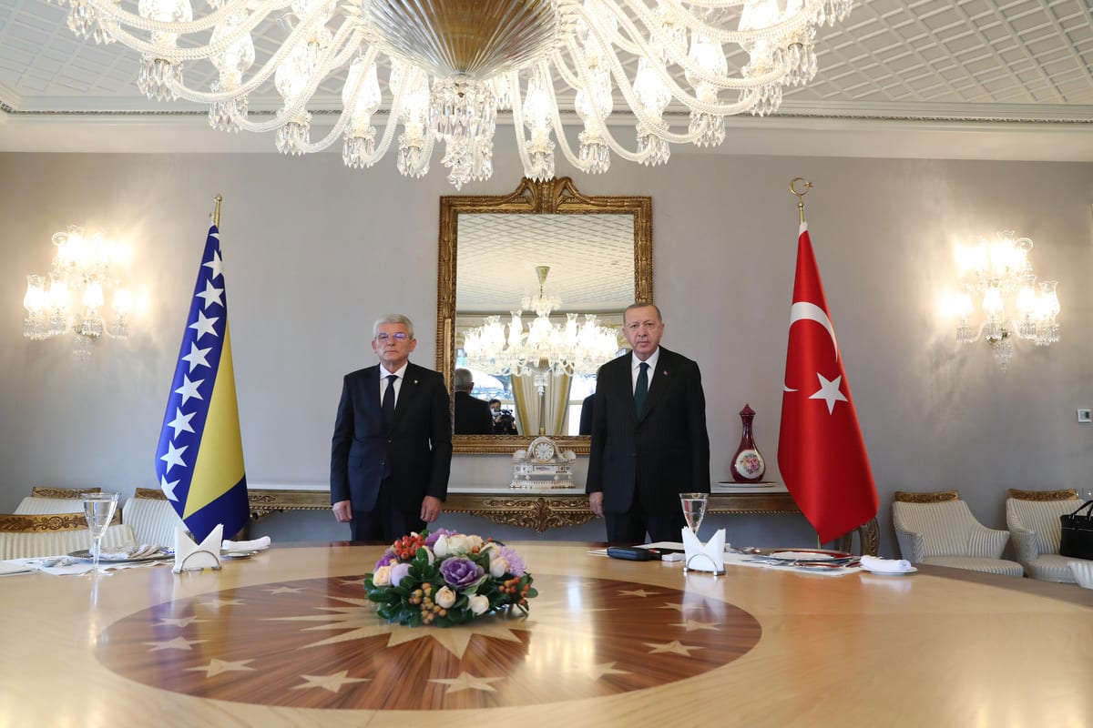 ISTANBUL, TURKEY- NOVEMBER 6: (----EDITORIAL USE ONLY – MANDATORY CREDIT - "TURKISH PRESIDENCY / MURAT CETINMUHURDAR / HANDOUT" - NO MARKETING NO ADVERTISING CAMPAIGNS - DISTRIBUTED AS A SERVICE TO CLIENTS----) President of Turkey Recep Tayyip Erdogan (R) meets the Chairman of the Presidency of Bosnia and Herzegovina Sefik Dzaferovic (L) at Vahdettin Mansion in Istanbul, Turkey on November 6, 2020. ( TUR Presidency/Murat Cetinmuhurdar - Anadolu Agency )