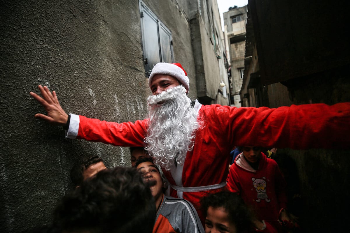 Kuwait Santa Palestinian Santa Claus make children’s day – Middle East Monitor