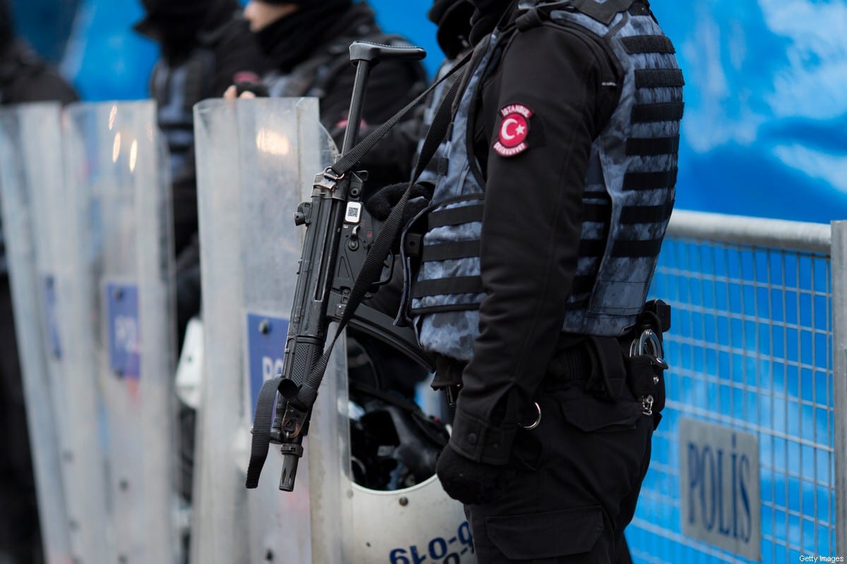 Turkish police stand guard in Istanbul, Turkey on 1 January 2017 [Kenzo Tribouillard/IP3/Getty Images]