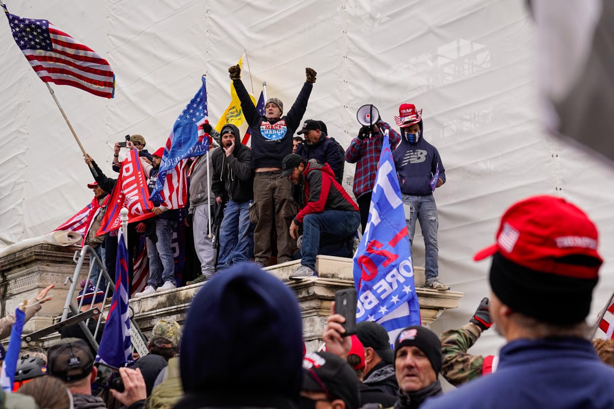 Thumbnail - Trump supporters storm Capitol building in Washington