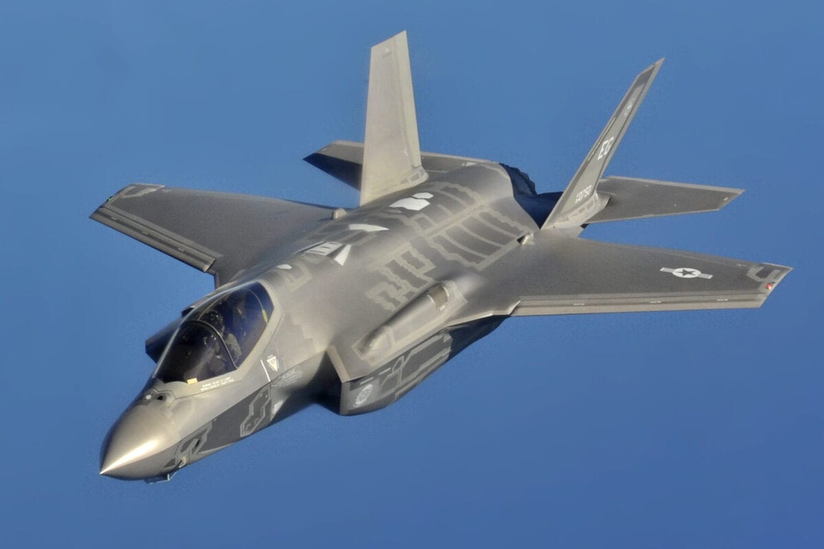 A US Air Force F-35A Lightning II Joint Strike Fighter seen during an aerial refuelling mission off the coast of Florida, USA [USAF / Public Domain]