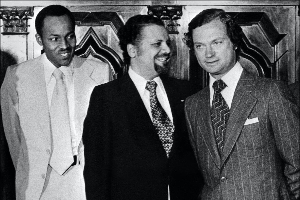 A picture taken 13 July 1977, in Stockholm, shows King Carl Gustaf of Sweden (R), talking to Sheikh Ahmed Zaki Yamani of Saudi Arabia (C), the strong man of the OPEP summit, and colonel Muhammad Buhari of Nigeria (L). [AFP via Getty Images]