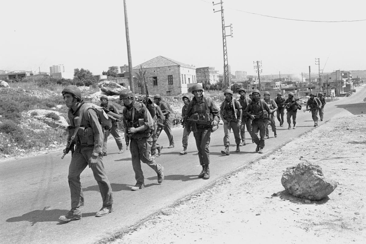 Israeli troops seen in Lebanon during the 1982 Lebanon War [Michael Zarfati / IDF Spokesperson's Unit / Wikimedia]