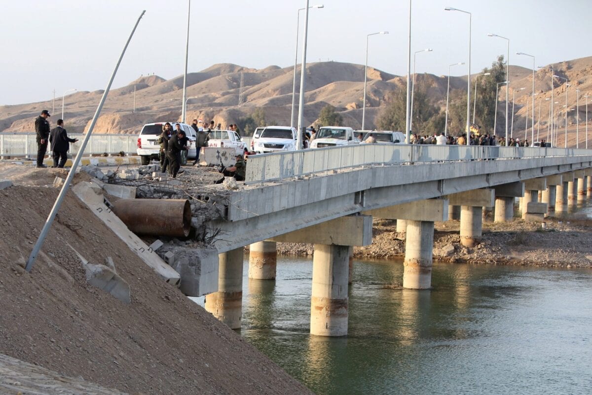 Al-Sodor Bridge, over the Tigris River, near al-Mansuriya in Iraq's Diyala province [AHMAD AL-RUBAYE/AFP via Getty Images]