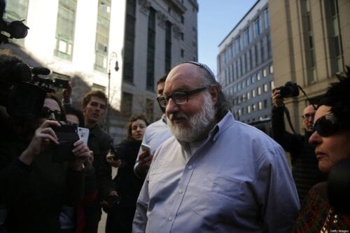 Jonathan Pollard, the American convicted of spying for Israel, leaves a New York court house following his release from prison early on Friday after 30 years on November 20, 2015 in New York, New York. [Spencer Platt/Getty Images]