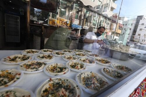 Gaza traders prepare Ramadan staples, hummus and falafel [Mohammed Asad/Middle East Monitor]