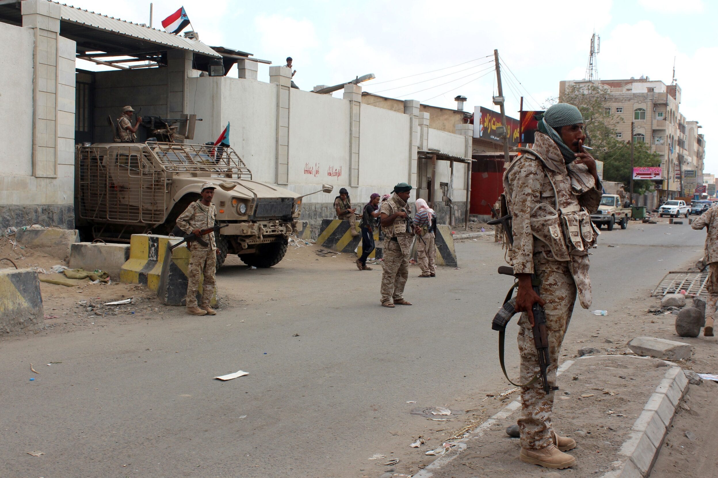 Loyalist forces stand guard outside the central prison in the Mansoura residential district of Yemen's second city of Aden on March 30, 2016 [SALEH AL-OBEIDI/AFP via Getty Images]