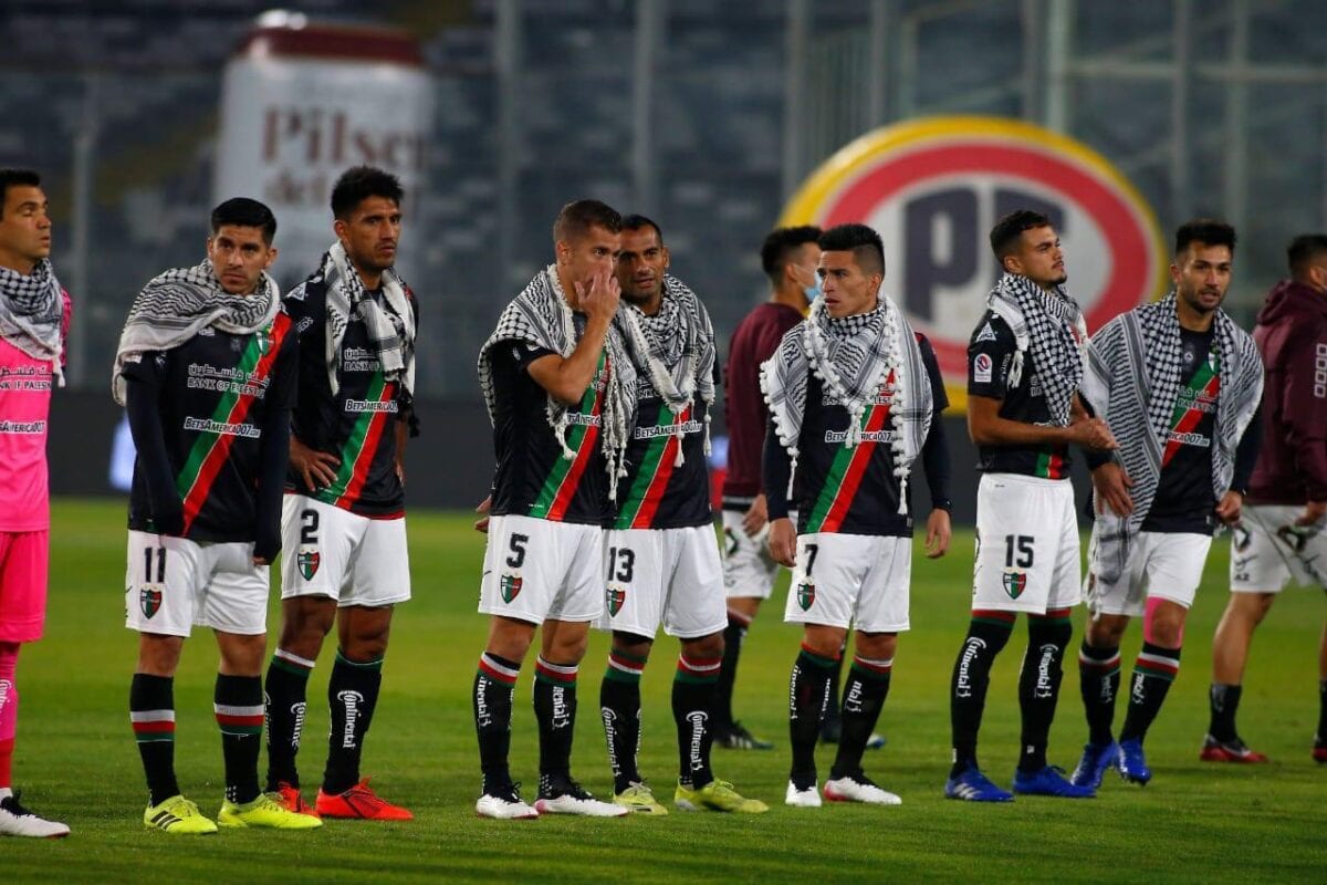 Club Deportivo Palestino footballers in Chile stand in solidarity with the people of Jerusalem, 8 May 2021 [Club Deportivo Palestino]