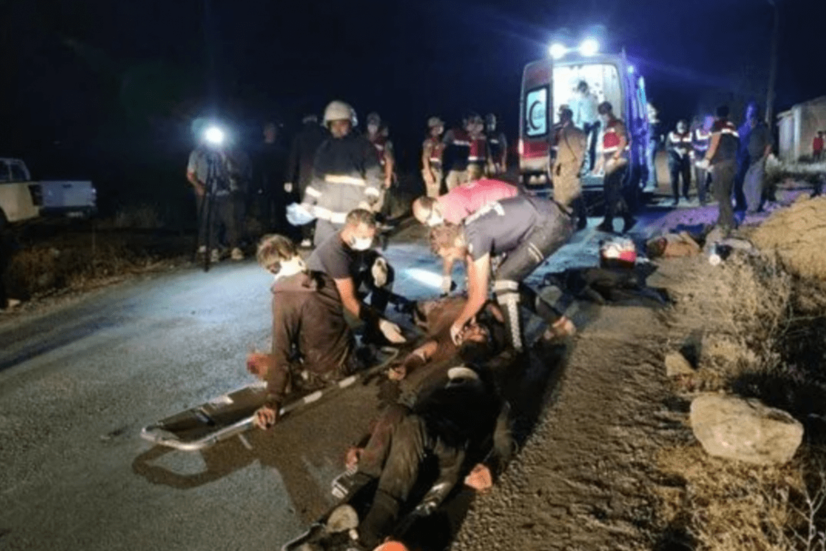 A minibus carrying undocumented Afghan, Pakistani and Bangladeshi migrants has crashed in Turkey’s Van [ntv.com.tr]