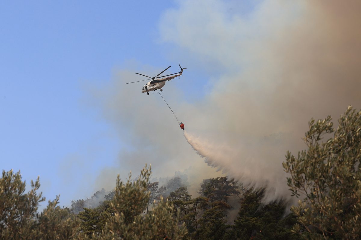 Helicopters battle the forest fire broke out in Marmaris district of Mugla as ground and aerial extinguishing operations continue on 1 August 2021 in Mugla, Turkey. [Mahmut Serdar Alakuş - Anadolu Agency]