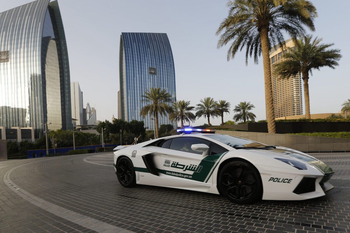 Emirati policemen patrol in an especially modified Lamborghini Aventador on 16 April 2013 in the Gulf emirate of Dubai. [KARIM SAHIB/AFP via Getty Images]