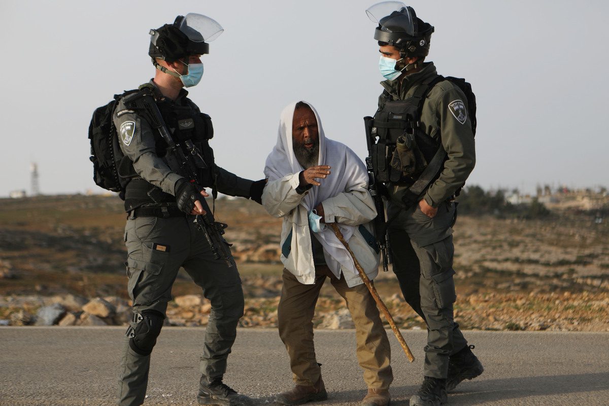 A photo taken on July 17, 2021 shows Suleiman al-Hazalin, living in Umm al-Khair village of Hebron, resisting Israeli forces in West Bank [Mamoun Wazwaz/Anadolu Agency]