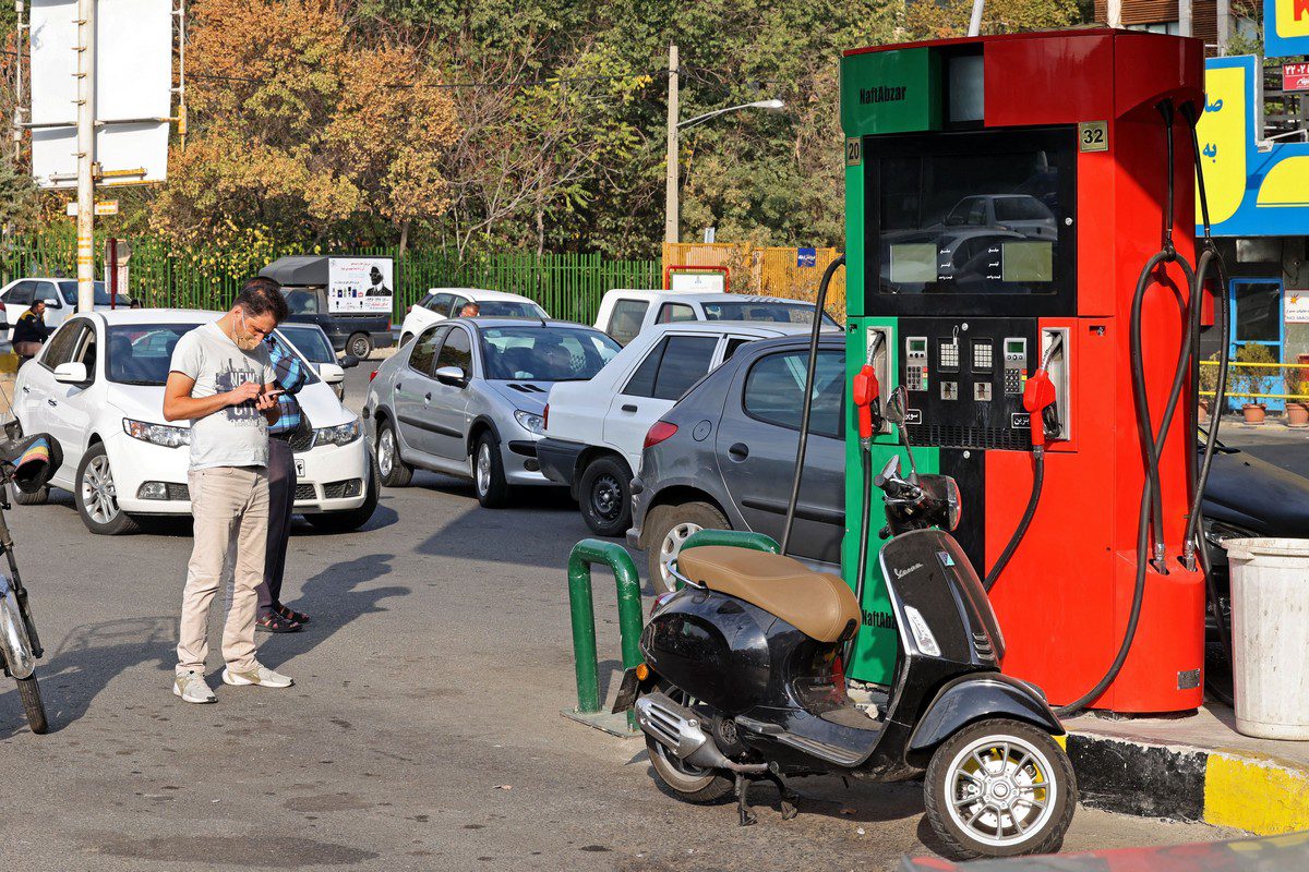 Cars and motorbikes queue to fill up at a service station in Iran's capital Tehran on 26 October 2021 [ATTA KENARE/AFP/Getty Images]