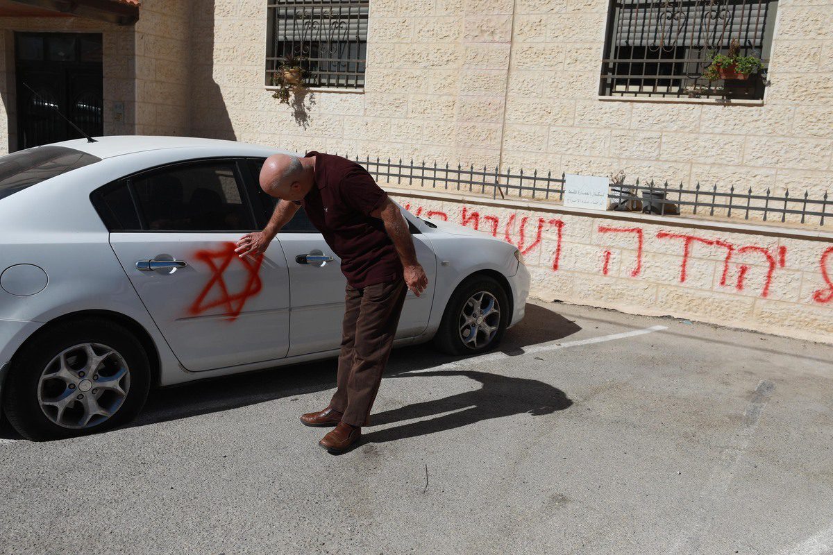 AL BIREH, WEST BANK - NOVEMBER 09: A Palestinian man checks a vehicle vandalized fanatic Jewish settlers in Al Bireh, West Bank on November 09, 2021. ( Issam Rimawi - Anadolu Agency )