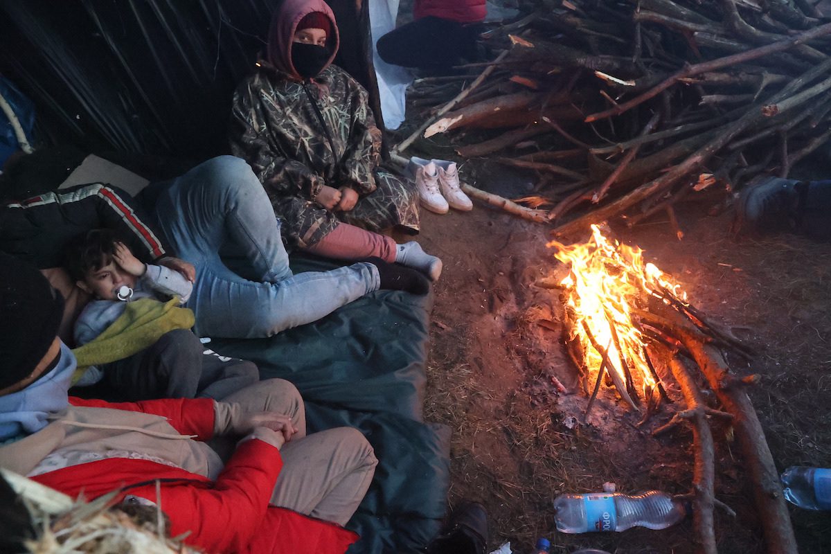 Migrants wait at the Polish-Belarusian border on 10 November 2021 [Stringer/Anadolu Agency]