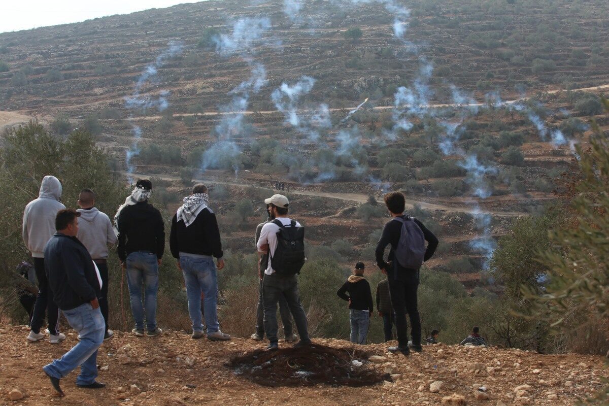 Palestinian protesters respond to Israeli intervention during a protest against building of Jewish settlements in Beit, Nablus, West Bank on 19 November 2021. [Nedal Eshtayah - Anadolu Agency]