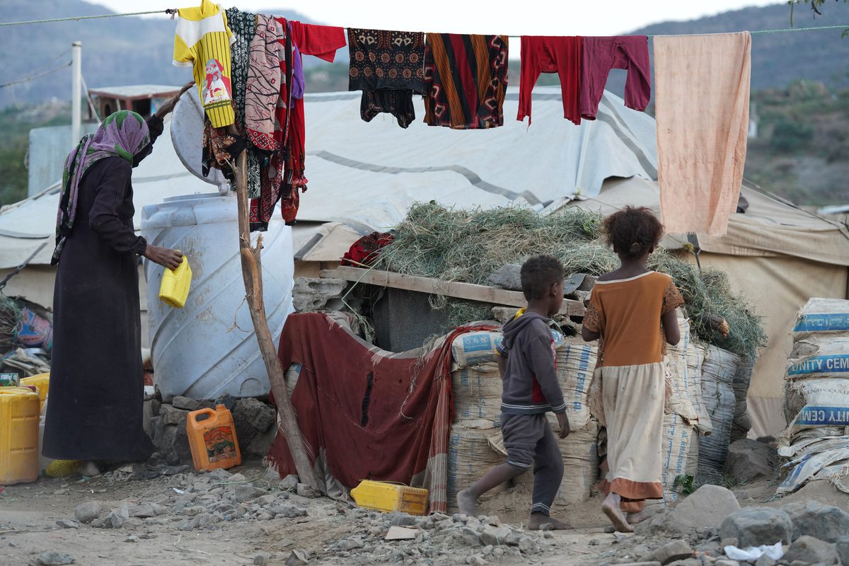 Yemeni refugees are seen as they are living under miserable conditions at makeshift tents during cold weather in Taiz, Yemen on 20 November 2021. [Abdulnasser Alseddik - Anadolu Agency]