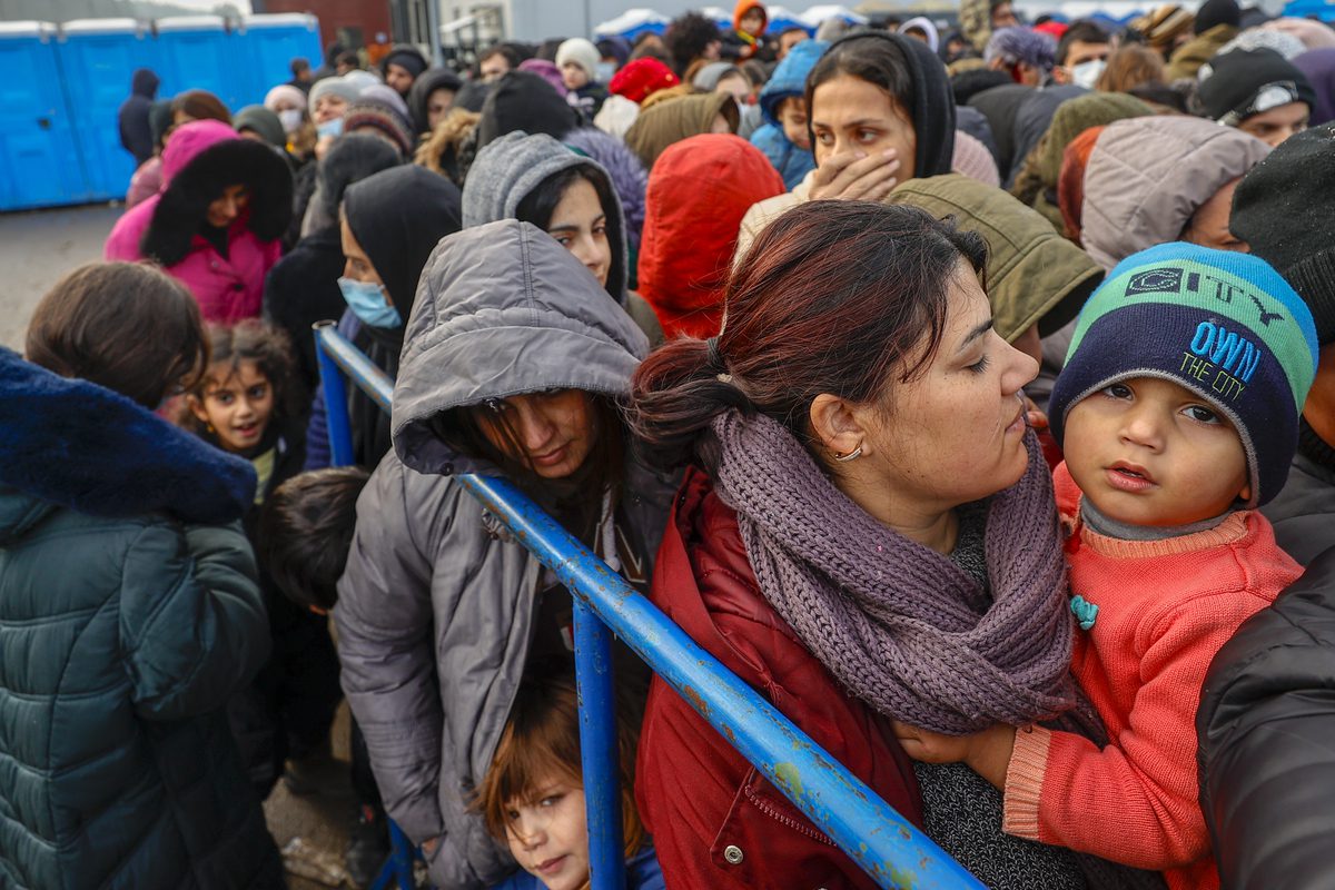 Migrants continue to wait at a closed area allocated by Belarusian government the Belarusian-Polish border in Grodno, Belarus on November 28, 2021 [Sefa Karacan/Anadolu Agency]