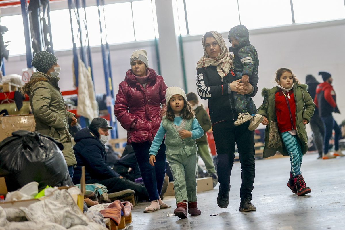 Migrants continue to wait at a closed area allocated by Belarusian government the Belarusian-Polish border in Grodno, Belarus on 28 November 2021. The migrant crisis on the border of Belarus with Poland, Lithuania, and Latvia escalated on November 8. [Sefa Karacan - Anadolu Agency]