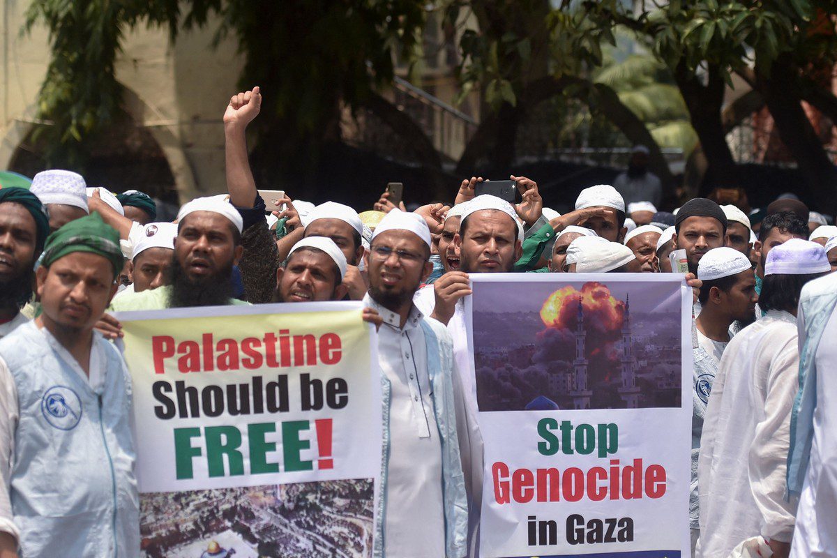 Protest against Israel's attack on Palestinians on the Gaza Strip in Dhaka, Bangladesh on 14 May 2021 [MUNIR UZ ZAMAN/AFP/Getty Images]