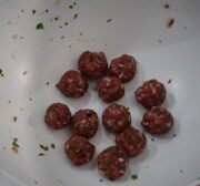 Shorbet shi’iriyeh bil lahmeh (vermicelli and meat soup)