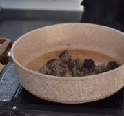 Shorbet shi’iriyeh bil lahmeh (vermicelli and meat soup)