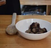 Shorbet shi’iriyeh bil lahmeh (vermicelli and meat soup)