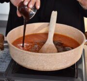 Shorbet shi’iriyeh bil lahmeh (vermicelli and meat soup)