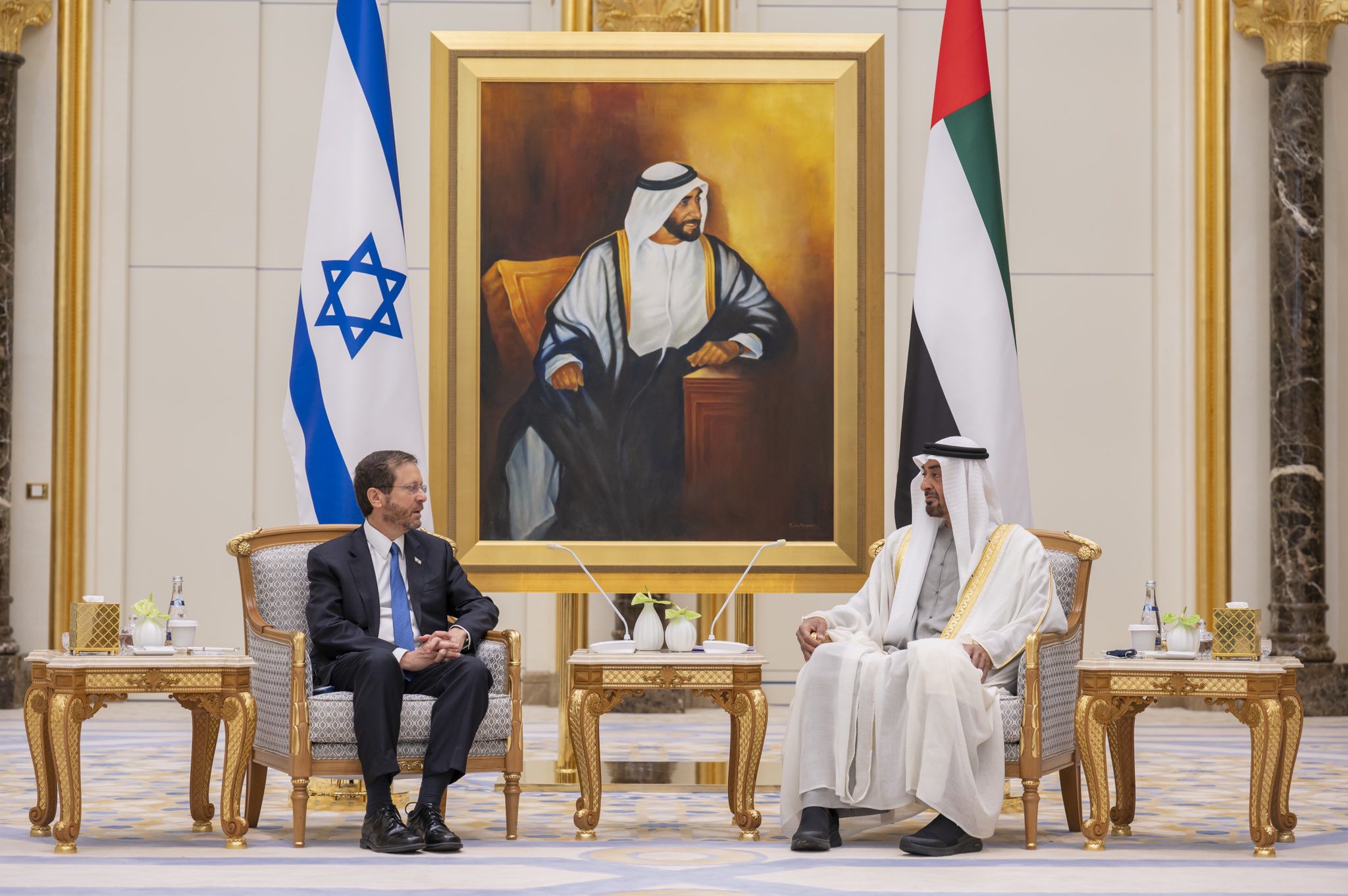 Israeli President Isaac Herzog meets with the UAE's Sheikh Mohamed bin Zayed Al Nahyan on 4 February 2022 [@MohamedBinZayed/Twitter]