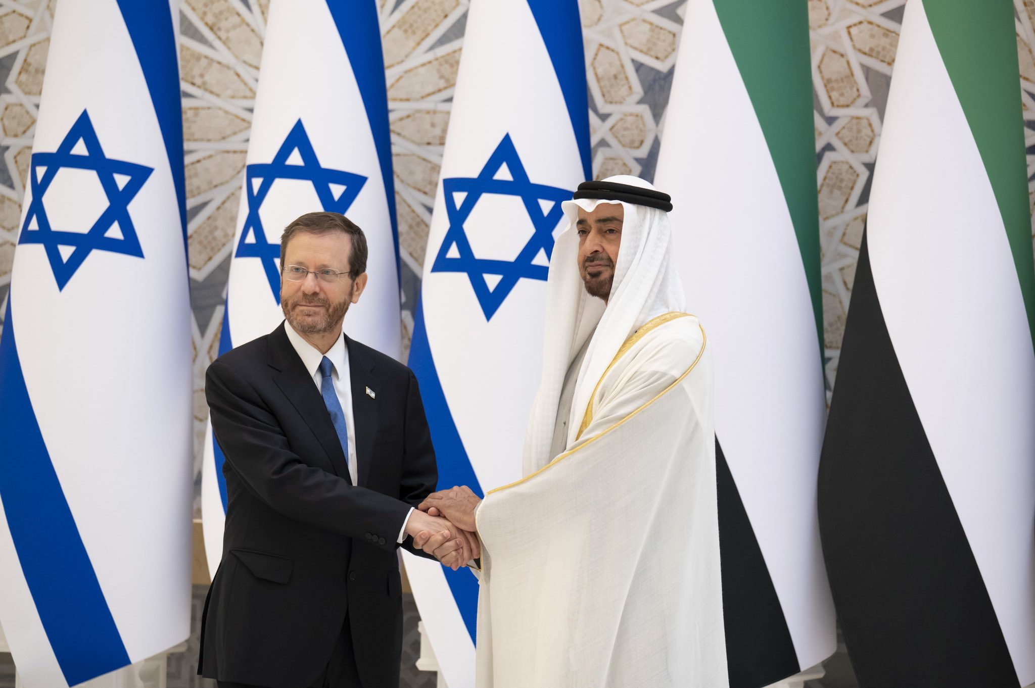 Israeli President Isaac Herzog meets with the UAE's Sheikh Mohamed bin Zayed Al Nahyan on 4 February 2022 [@MohamedBinZayed/Twitter]