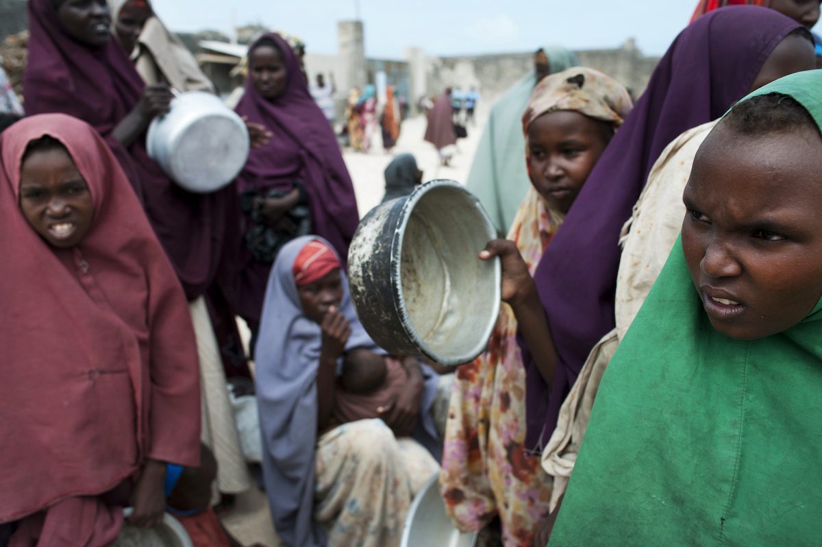 Somalis line up for food distribution on August 25, 2011. [Lynsey Addario/Getty Images]