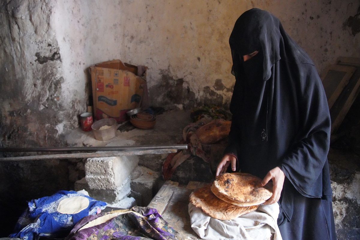 TAIZ, YEMEN - MARCH 10: A woman stacks breads at a bakery shop in Taiz, Yemen on March 10, 2022. The food crisis in Yemen, which is among the poorest countries in the world, due to the 7-year civil war between the government forces and the Iranian-backed Houthis, is growing with the ongoing conflicts between Russia and Ukraine. The energy crisis experienced with the war in Ukraine and the increase in fuel prices due to it have a negative impact on food prices. ( Abdulnasser Alseddik - Anadolu Agency )