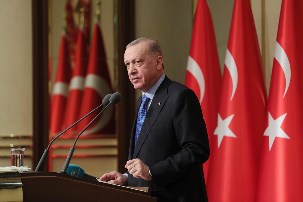 ANKARA, TURKIYE - APRIL 21: (----EDITORIAL USE ONLY – MANDATORY CREDIT - "TURKISH PRESIDENCY / MURAT CETINMUHURDAR / HANDOUT" - NO MARKETING NO ADVERTISING CAMPAIGNS - DISTRIBUTED AS A SERVICE TO CLIENTS----) Turkish President Recep Tayyip Erdogan attends an iftar dinner with health professionals at the Presidential Complex in Ankara, Turkiye on April 21, 2022. ( TUR Presidency/ Murat Cetinmuhurdar - Anadolu Agency )