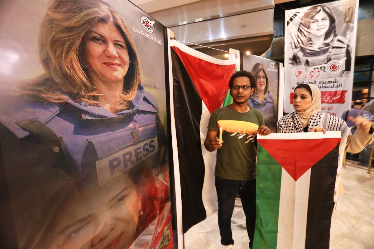 CAIRO, EGYPT - MAY 17: Egyptian journalists gather to commemorate Al-Jazeera journalist Shireen Abu Akleh, who died as a result of fire opened by Israeli soldiers in the Jenin refugee camp, in Cairo, Egypt on May 17, 2022. ( Mohamed Abdel Hamid - Anadolu Agency )
