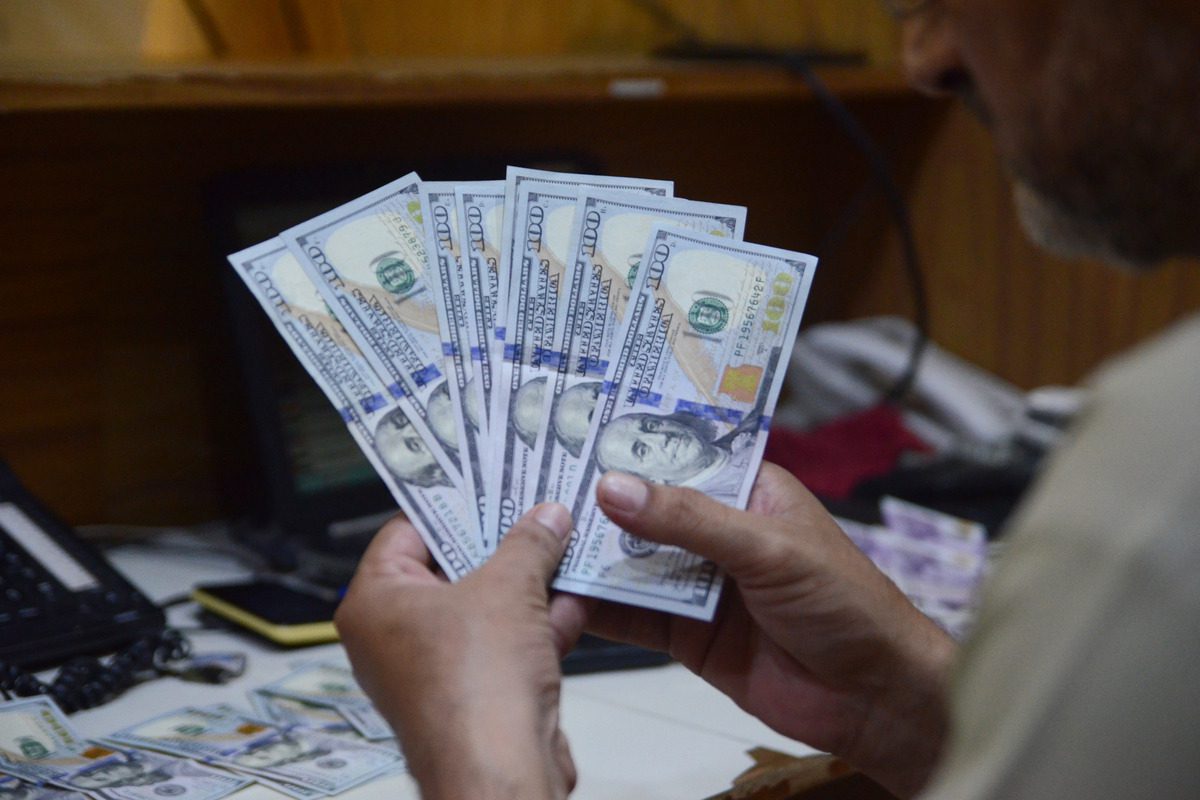 US dollars [ Yousuf Khan - Anadolu Agency ]